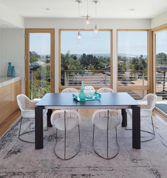 Dinin_groom_leather_chairs